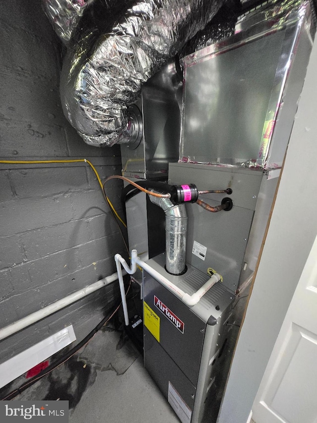 940 E 41st St, Baltimore, MD 21218 - utility room with heating unit