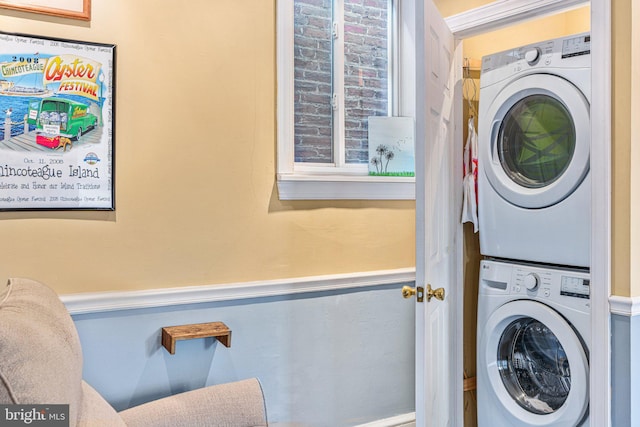 125 N Hanover St, Pottstown, PA 19464 - laundry area with stacked washer / drying machine