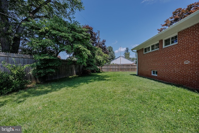 1305 Heather Hill Rd, Baltimore, MD 21239 - view of fenced backyard