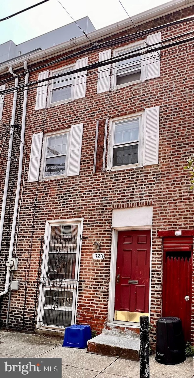 316-322 W Wildey St, Philadelphia, PA 19123 - townhome / multi-family property with brick siding