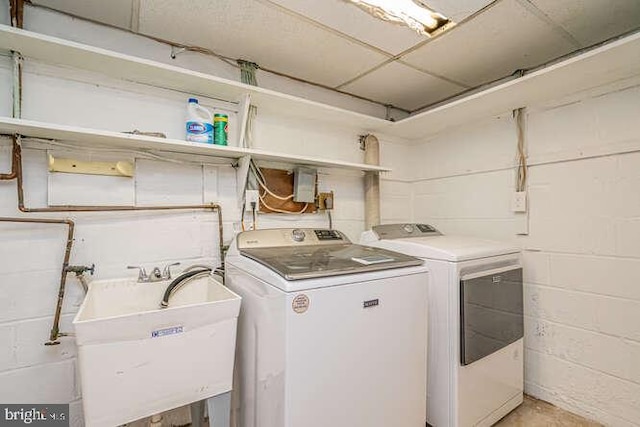 1916 Porter Ave, Suitland, MD 20746 - washroom featuring washer and clothes dryer and concrete block wall
