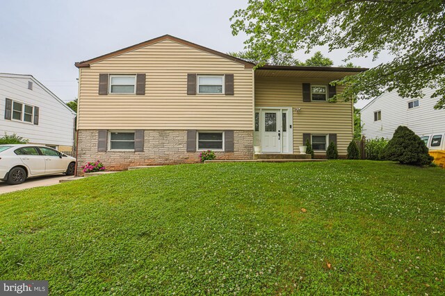 8935 Twin Ridge Dr, Glen Burnie, MD 21061 - split foyer home featuring a front lawn and stone siding