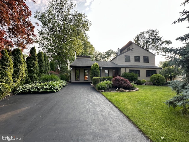 607 Cembra Ct, Feasterville Trevose, PA 19053 - view of front of property with a front yard and driveway