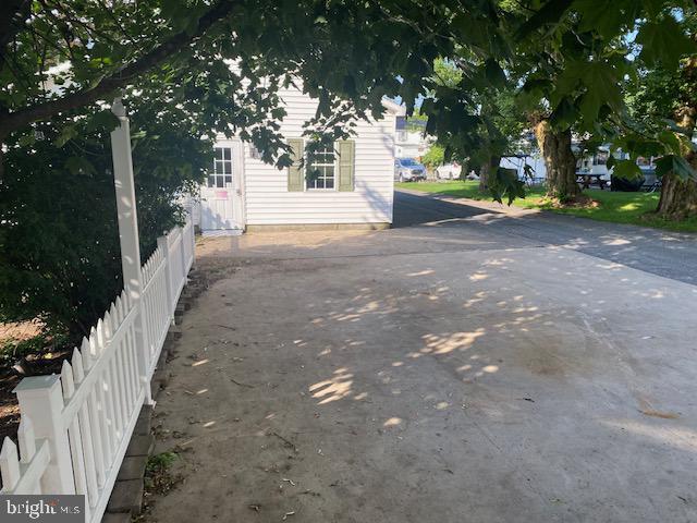 21 Willow St, Milroy, PA 17063 - view of side of property