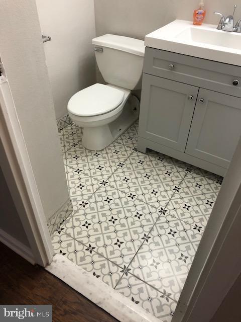 401 Cooper Landing Rd Unit 207Playa, Del Sol, Cherry Hill, NJ 08002 - bathroom with toilet and vanity