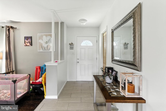 312 Wellington, Reading, PA 19609 - foyer entrance with baseboards