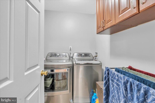 4002 Grenwich Ln, Mount Laurel, NJ 08054 - laundry area with washing machine and clothes dryer and cabinet space