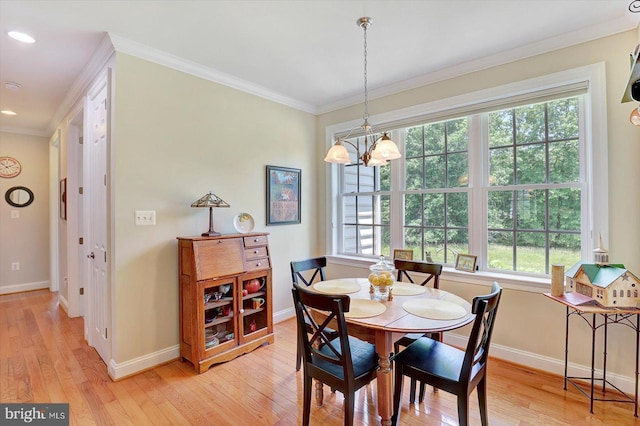 134 Woodhaven Dr, Gettysburg, PA 17325 - dining room with light wood-style floors, crown molding, and a chandelier