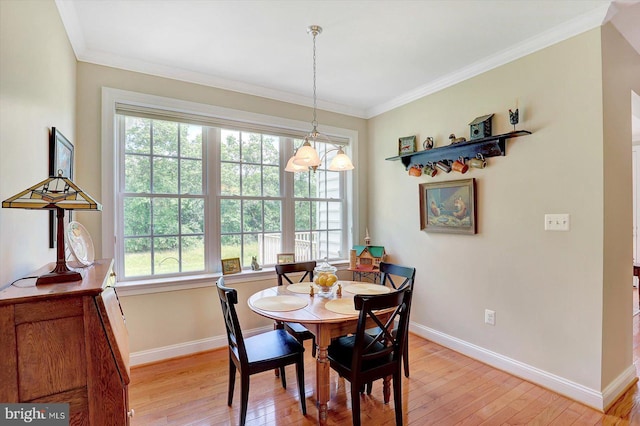 134 Woodhaven Dr, Gettysburg, PA 17325 - dining area featuring plenty of natural light, light wood finished floors, crown molding, and a chandelier