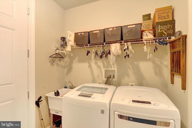 134 Woodhaven Dr, Gettysburg, PA 17325 - laundry room featuring washer and dryer