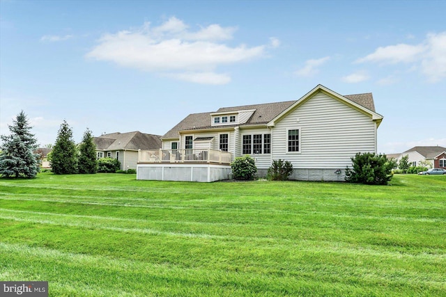 134 Woodhaven Dr, Gettysburg, PA 17325 - back of property with a yard, a wooden deck, and roof with shingles