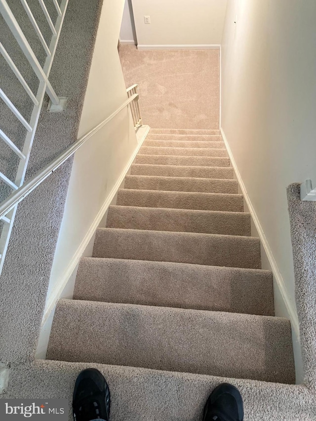 12157 Pineneedle Ct, Woodbridge, VA 22192 - stairs featuring baseboards and carpet