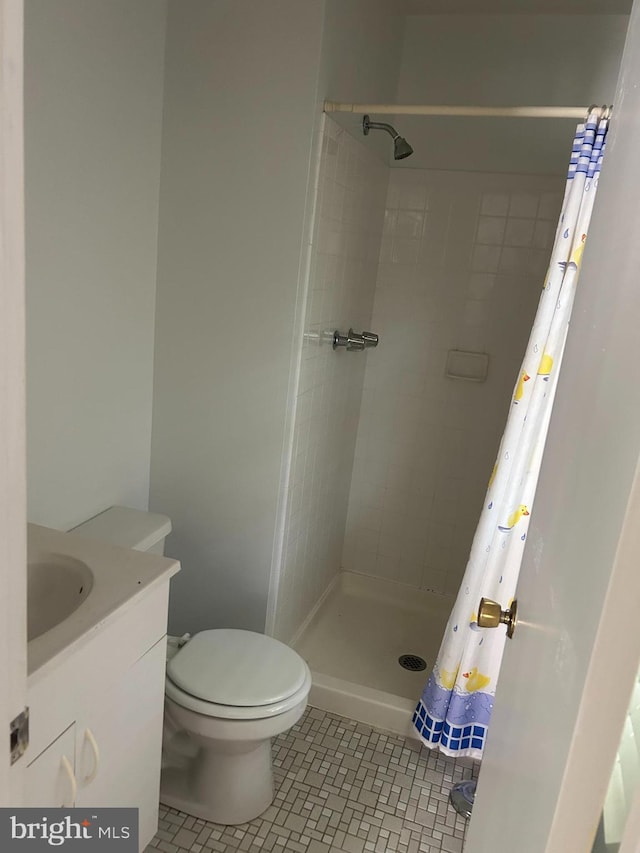 12157 Pineneedle Ct, Woodbridge, VA 22192 - full bath featuring a stall shower, tile patterned floors, and vanity