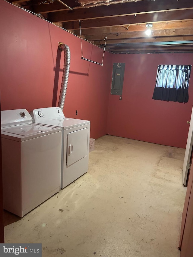12157 Pineneedle Ct, Woodbridge, VA 22192 - laundry area featuring electric panel and washer and clothes dryer