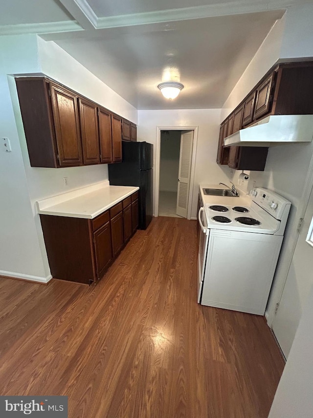12157 Pineneedle Ct, Woodbridge, VA 22192 - kitchen with electric range, under cabinet range hood, and dark brown cabinetry