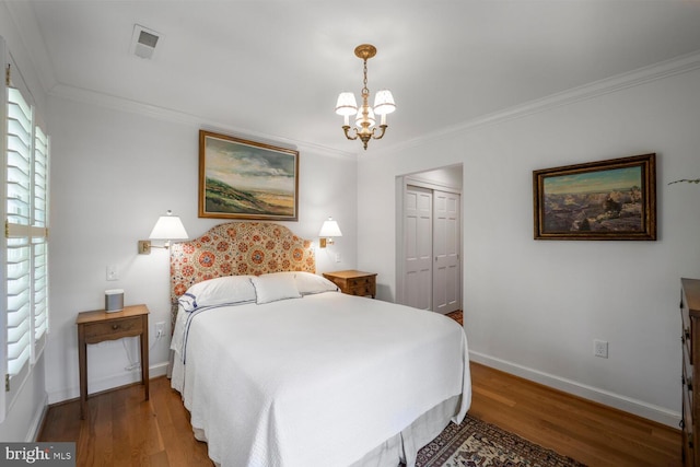 717 S Royal St, Alexandria, VA 22314 - bedroom featuring a chandelier, a closet, wood finished floors, and ornamental molding