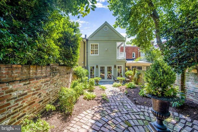 717 S Royal St, Alexandria, VA 22314 - back of property featuring french doors and a patio