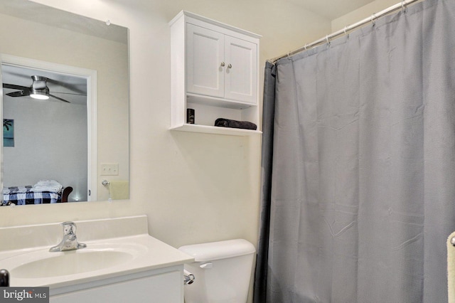 732 Farmwood Ln, Lebanon, PA 17042 - bathroom featuring vanity, ceiling fan, and a shower with curtain