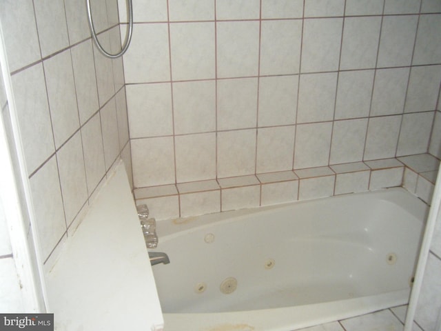 213 S 58th St, Philadelphia, PA 19139 - full bath with a whirlpool tub