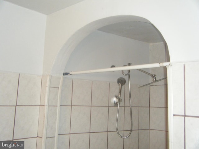 213 S 58th St, Philadelphia, PA 19139 - bathroom view of a tile shower