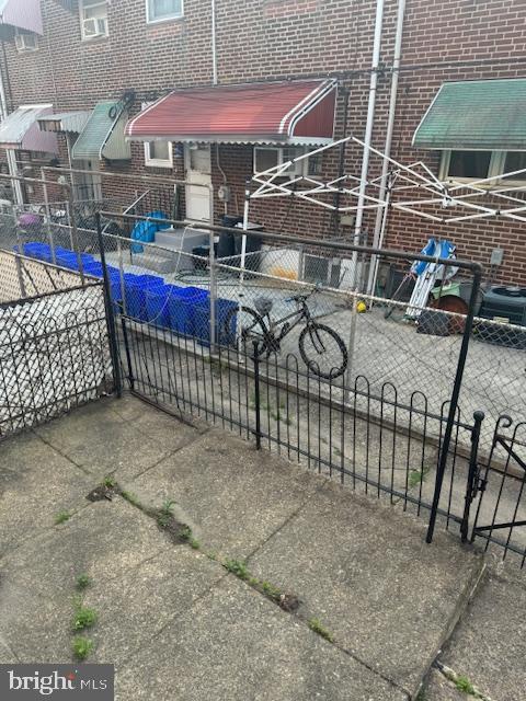 1814 S Newkirk St, Philadelphia, PA 19145 - view of swimming pool