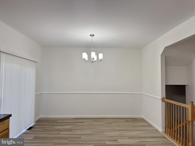 466 Sequoia Dr, Smyrna, DE 19977 - spare room featuring light wood finished floors and a chandelier