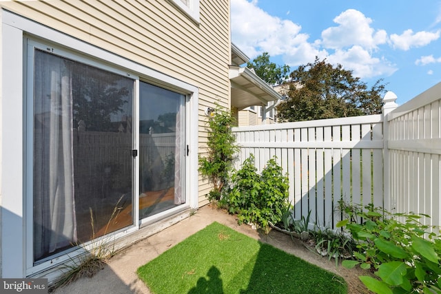 28 Powell Ct, Hightstown, NJ 08520 - view of yard