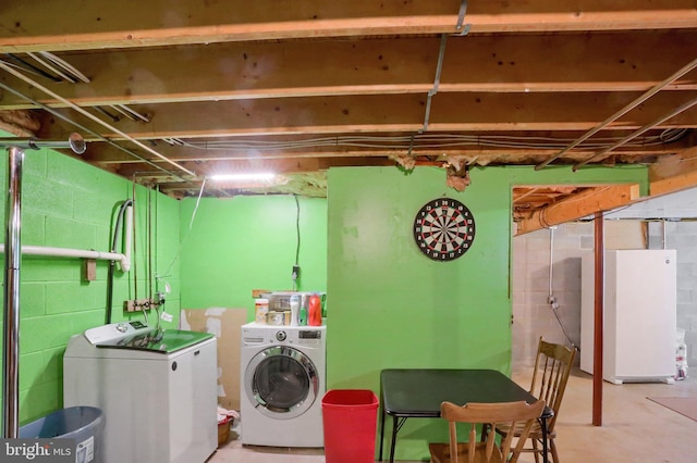 937 Meadow Ln, Millersburg, PA 17061 - laundry room with washing machine and dryer