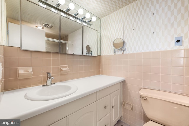 1901 John F Kennedy Blvd Unit 2923, Philadelphia, PA 19103 - bathroom featuring wallpapered walls, vanity, and tile walls