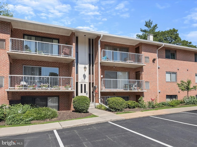 200 Erin Way Unit 204, Reisterstown, MD 21136 - view of property featuring uncovered parking