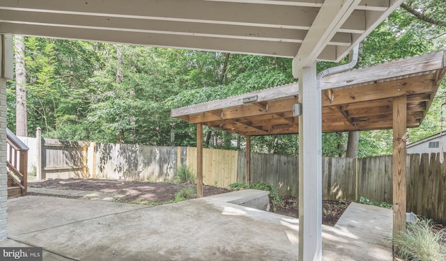 16715 Tintagel Ct, Dumfries, VA 22025 - fenced backyard with a patio area