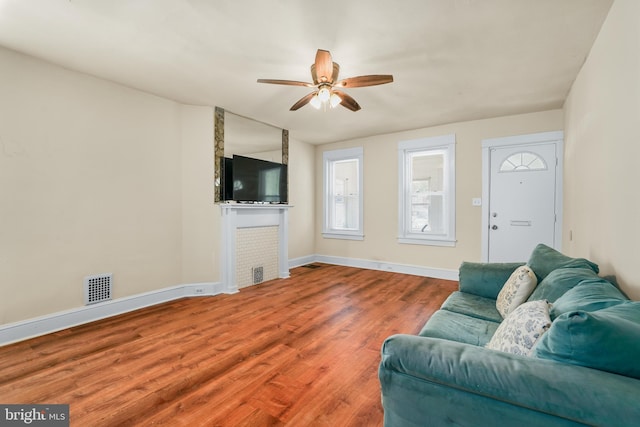 2929 N W St, Wilmington, DE 19802 - living area featuring wood finished floors and ceiling fan