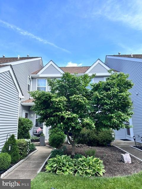 33 Aspen Ct, Bordentown, NJ 08505 - view of front of house