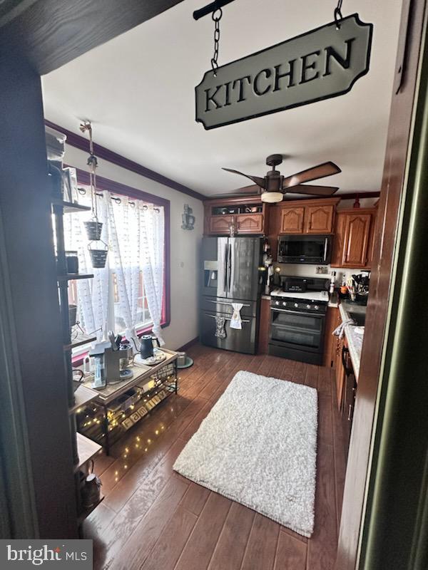 33 Aspen Ct, Bordentown, NJ 08505 - kitchen featuring gas range oven, stainless steel fridge with ice dispenser, black microwave, ceiling fan, and dark wood-style flooring