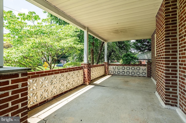 147 Meadowbrook Ave, Upper Darby, PA 19082 - view of covered porch
