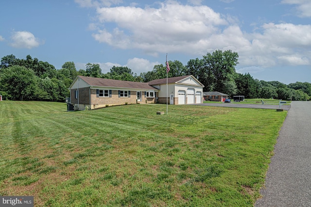 121 Pine Valley Dr, Middletown, DE 19709 - tri-level home featuring driveway, a garage, a front yard, and brick siding