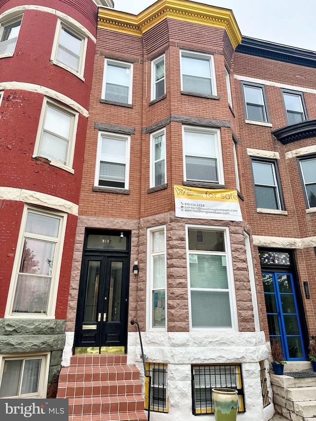 918 Newington Ave, Baltimore, MD 21217 - view of property featuring entry steps