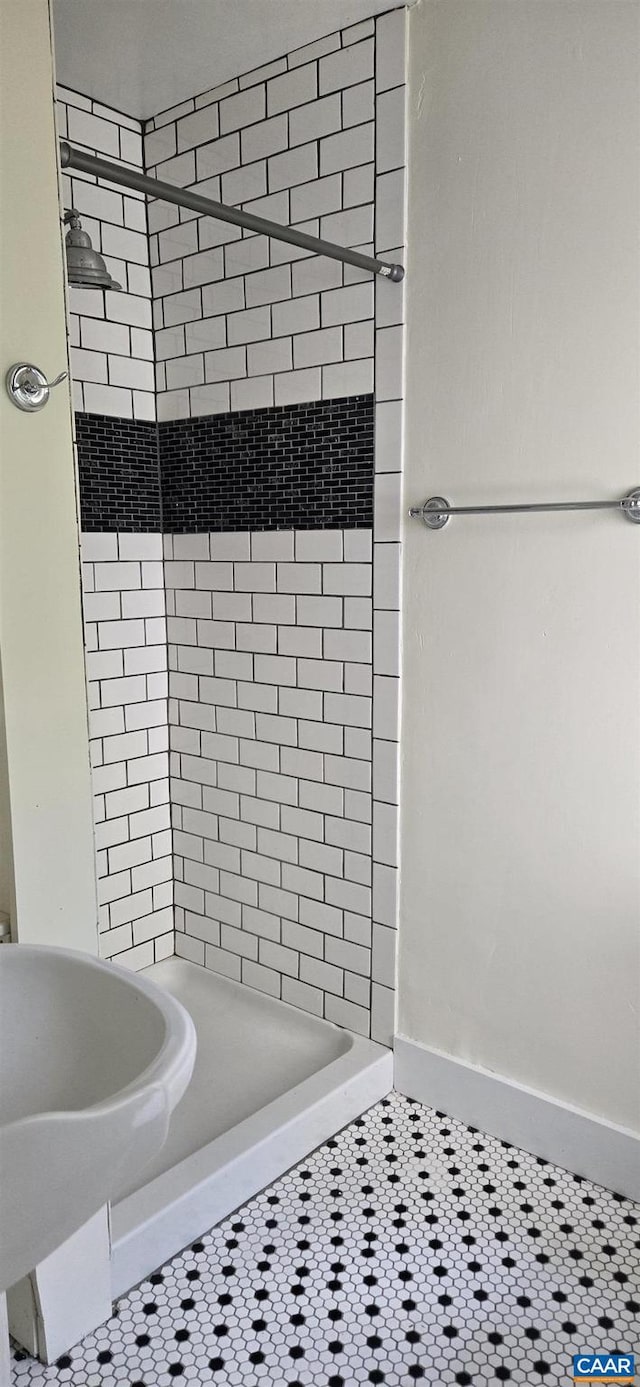 618 S 1st St, Charlottesville, VA 22902 - full bath featuring a stall shower