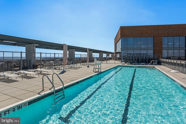 2001 15th St N Unit 319, Arlington, VA 22201 - community pool with a patio