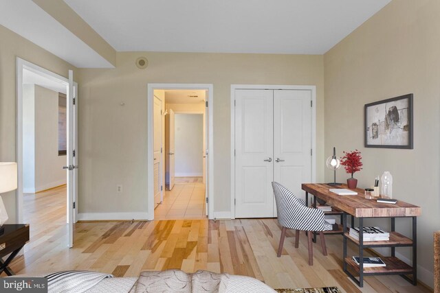 2001 15th St N Unit 319, Arlington, VA 22201 - home office with light wood-type flooring and baseboards