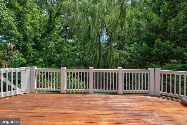 1829 47th Pl NW, Washington, DC 20007 - view of wooden terrace