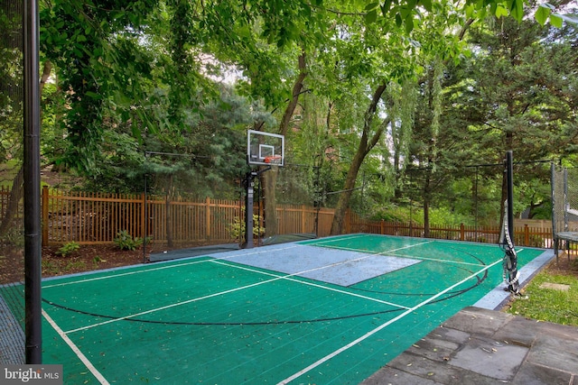1829 47th Pl NW, Washington, DC 20007 - view of sport court with a fenced backyard and basketball court