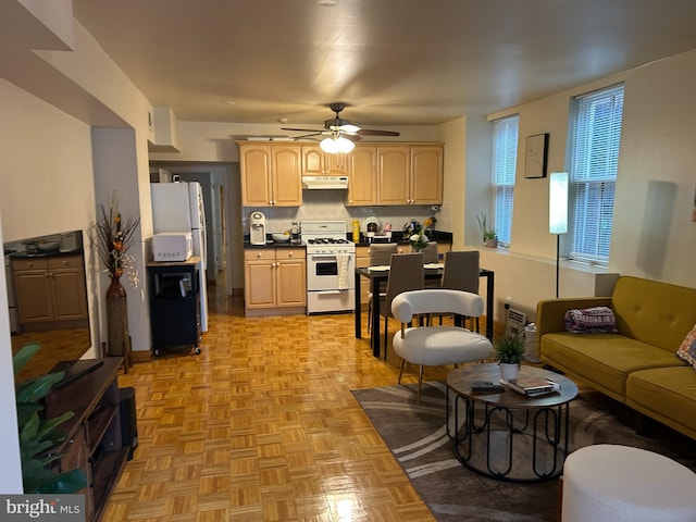 1220 Pine St, Philadelphia, PA 19107 - living area with ceiling fan