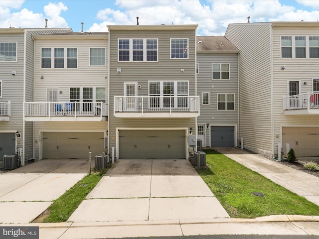 43559 Wheadon Ter, Chantilly, VA 20152 - rear view of property with an attached garage and driveway