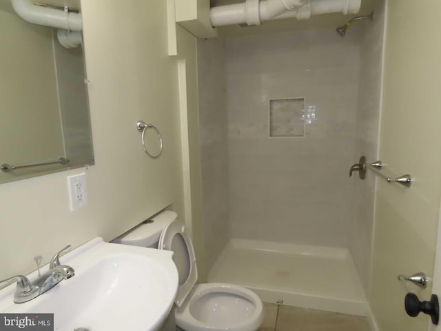 32 Stevens Ave, New Castle, DE 19720 - bathroom featuring a sink and a stall shower