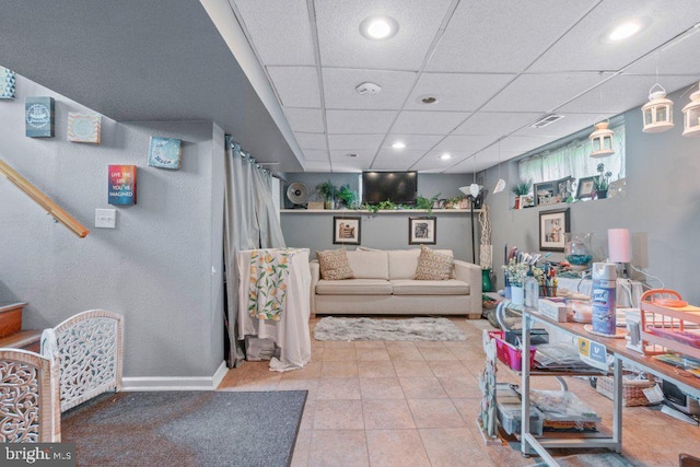 4433 Forest View Ave, Baltimore, MD 21206 - living area with a paneled ceiling and recessed lighting