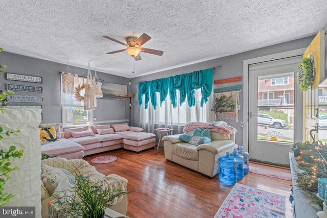 4433 Forest View Ave, Baltimore, MD 21206 - living area featuring wood finished floors, a ceiling fan, and a textured ceiling