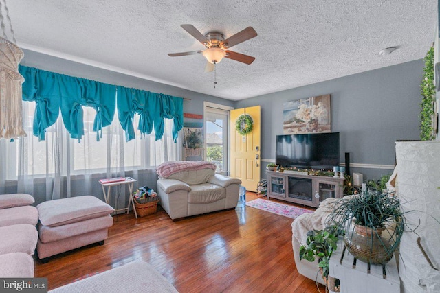 4433 Forest View Ave, Baltimore, MD 21206 - living area featuring a textured ceiling, ceiling fan, and wood finished floors