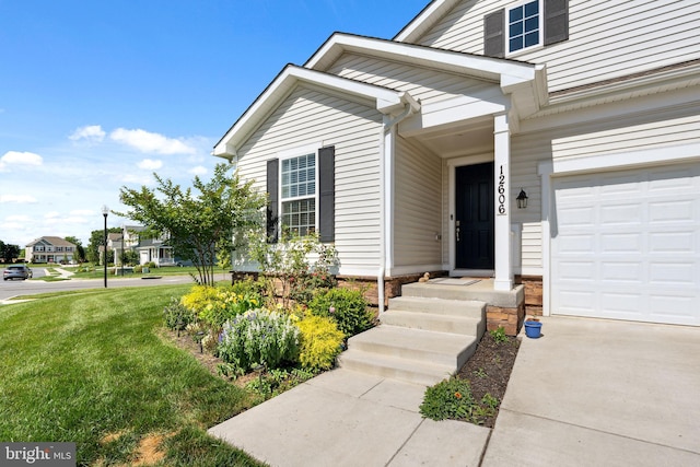 12606 Rosencrans Dr, Hagerstown, MD 21740 - entrance to property with a garage and a yard