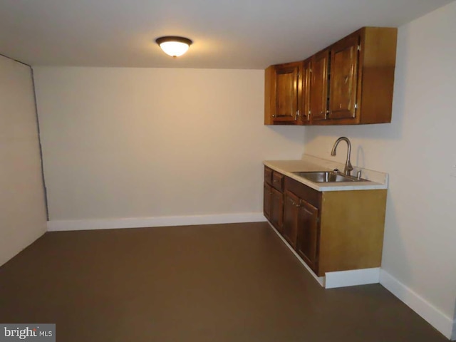 863 Yorklyn Rd, Hockessin, DE 19707 - kitchen with a sink and light countertops